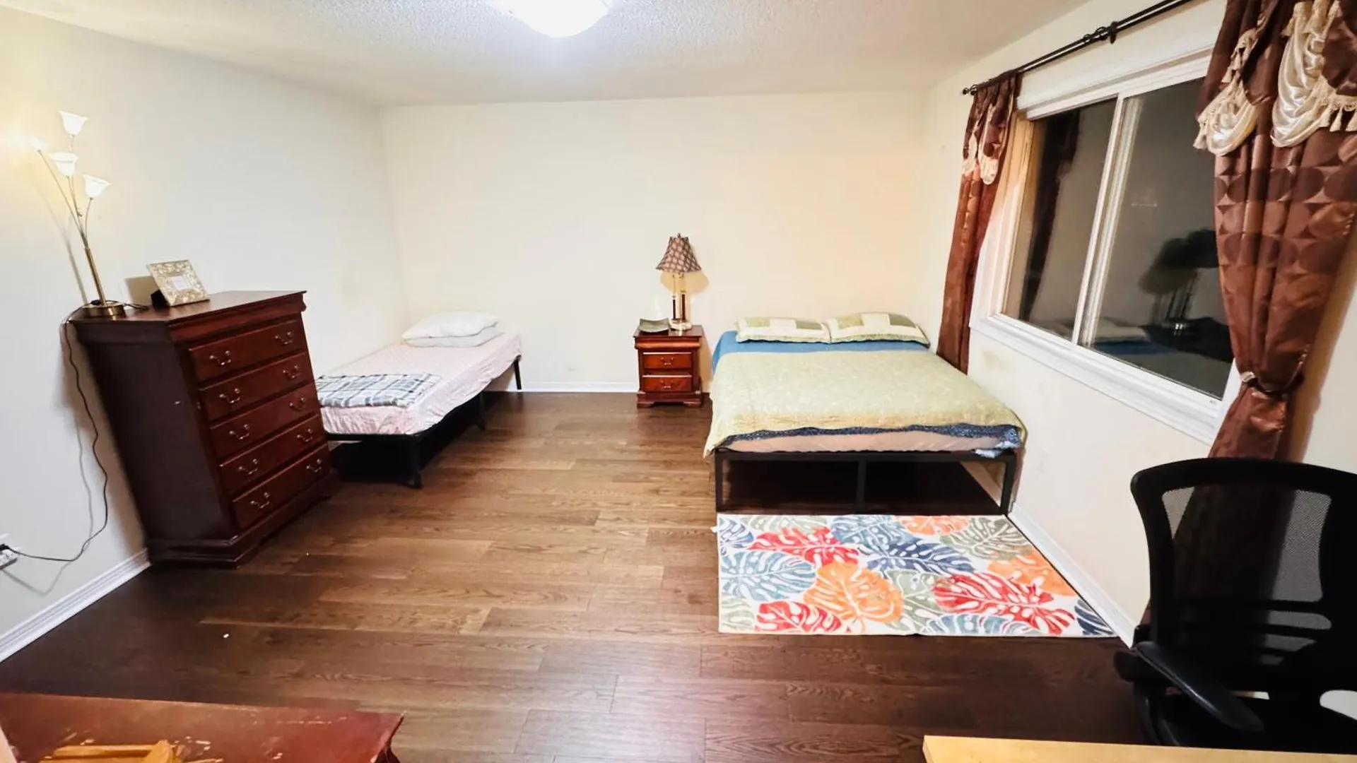Specious Private Room With A Washroom 토론토 게스트하우스