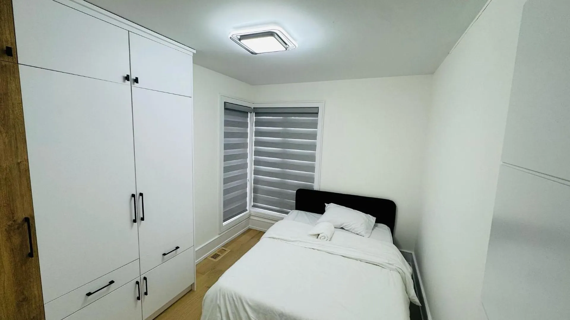Guest house Specious Private Room With A Washroom Toronto